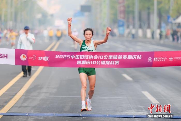 2025年中国田径协会10公里精英赛重庆站鸣枪开跑
