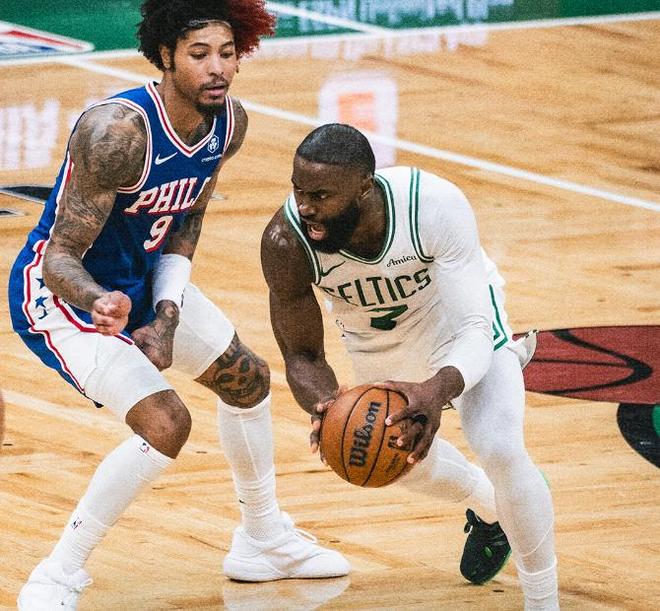 凯尔特人季后赛揭幕战32分大胜76人 双探花统治全