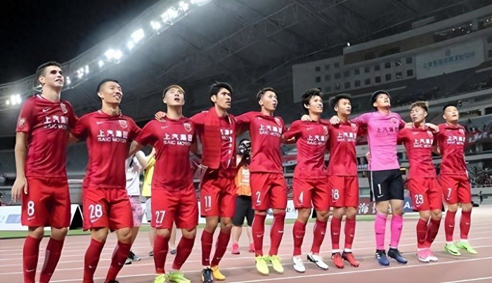 杨希中超首秀破门引热议 替补登场助上港客场告