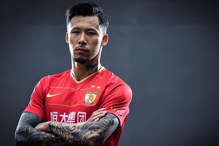 杨希中超首秀破门引热议 替补登场助上港客场告